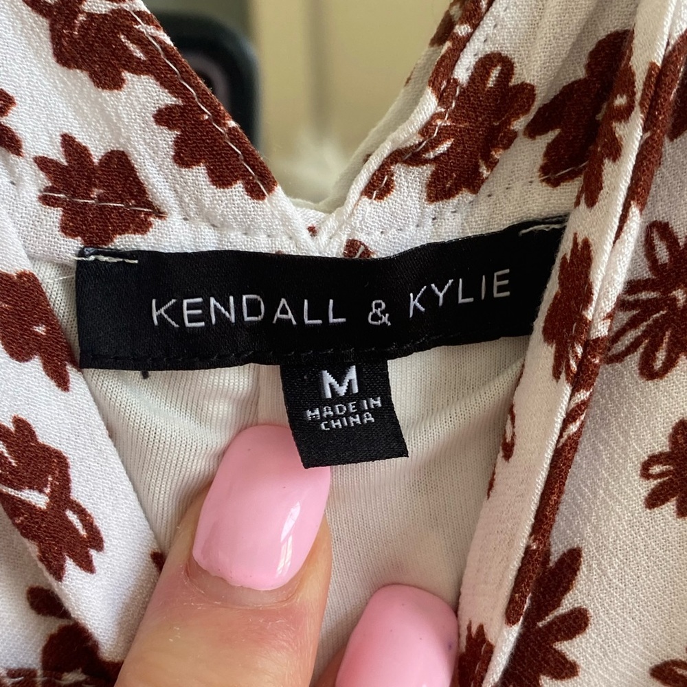 KENDALL & KYLIE ADORABLE DRESS, Sz M! SO SO CUTE and looks brand NEW! 🌻🌻🌻🌻🌻